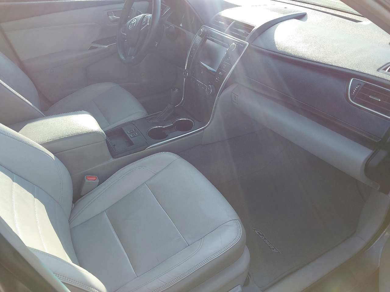 Toyota Camry 4dr Sdn I4 Auto XLE (Natl) 2015