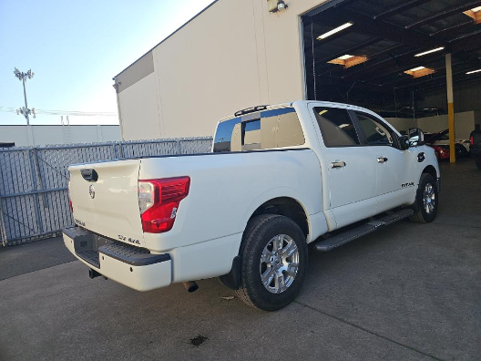 Nissan Titan 4x4 Crew Cab SV 2017