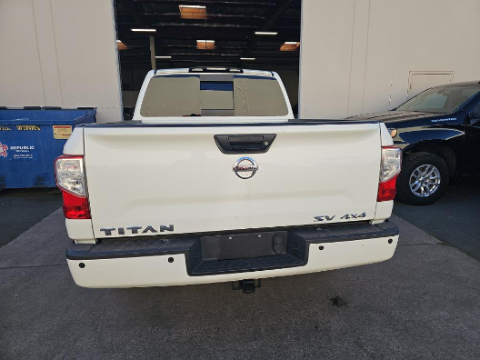 Nissan Titan 4x4 Crew Cab SV 2017