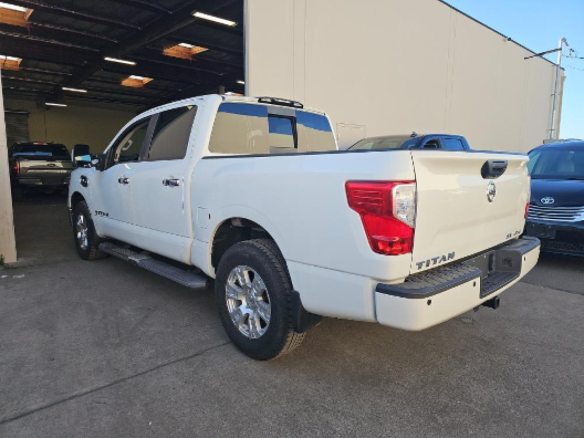 Nissan Titan 4x4 Crew Cab SV 2017