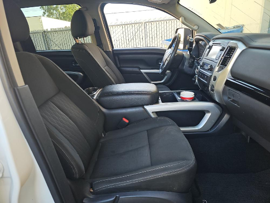 Nissan Titan 4x4 Crew Cab SV 2017