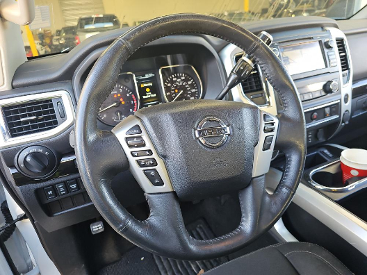 Nissan Titan 4x4 Crew Cab SV 2017