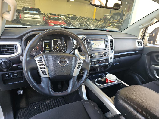 Nissan Titan 4x4 Crew Cab SV 2017