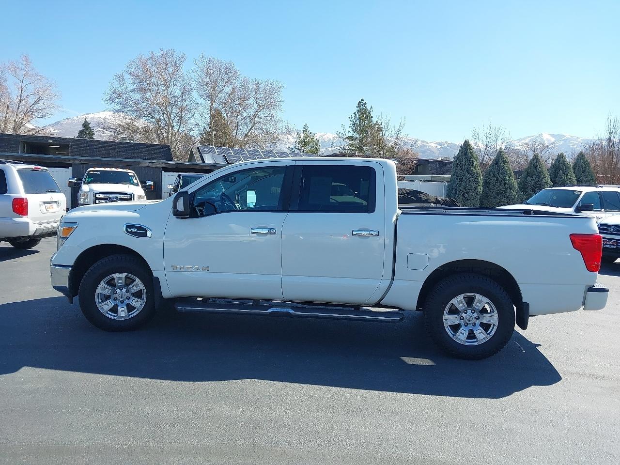 Nissan Titan 4x4 Crew Cab SV 2017