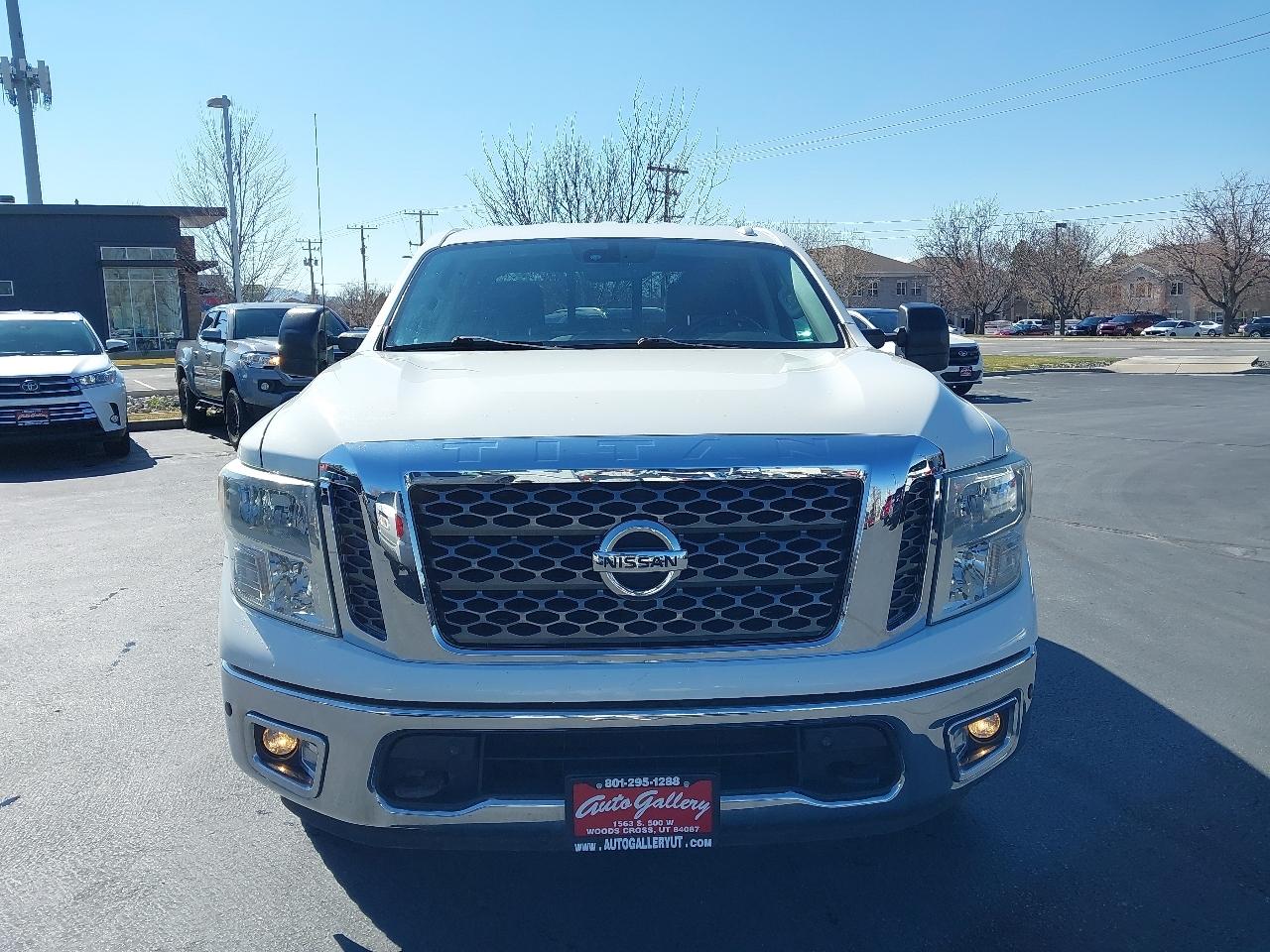 Nissan Titan 4x4 Crew Cab SV 2017