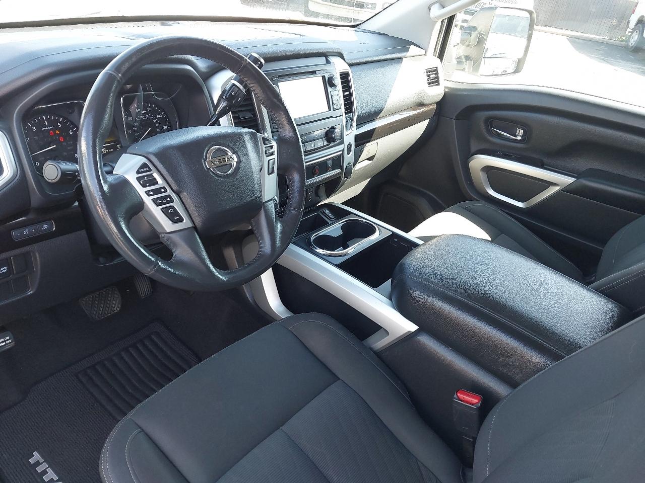 Nissan Titan 4x4 Crew Cab SV 2017