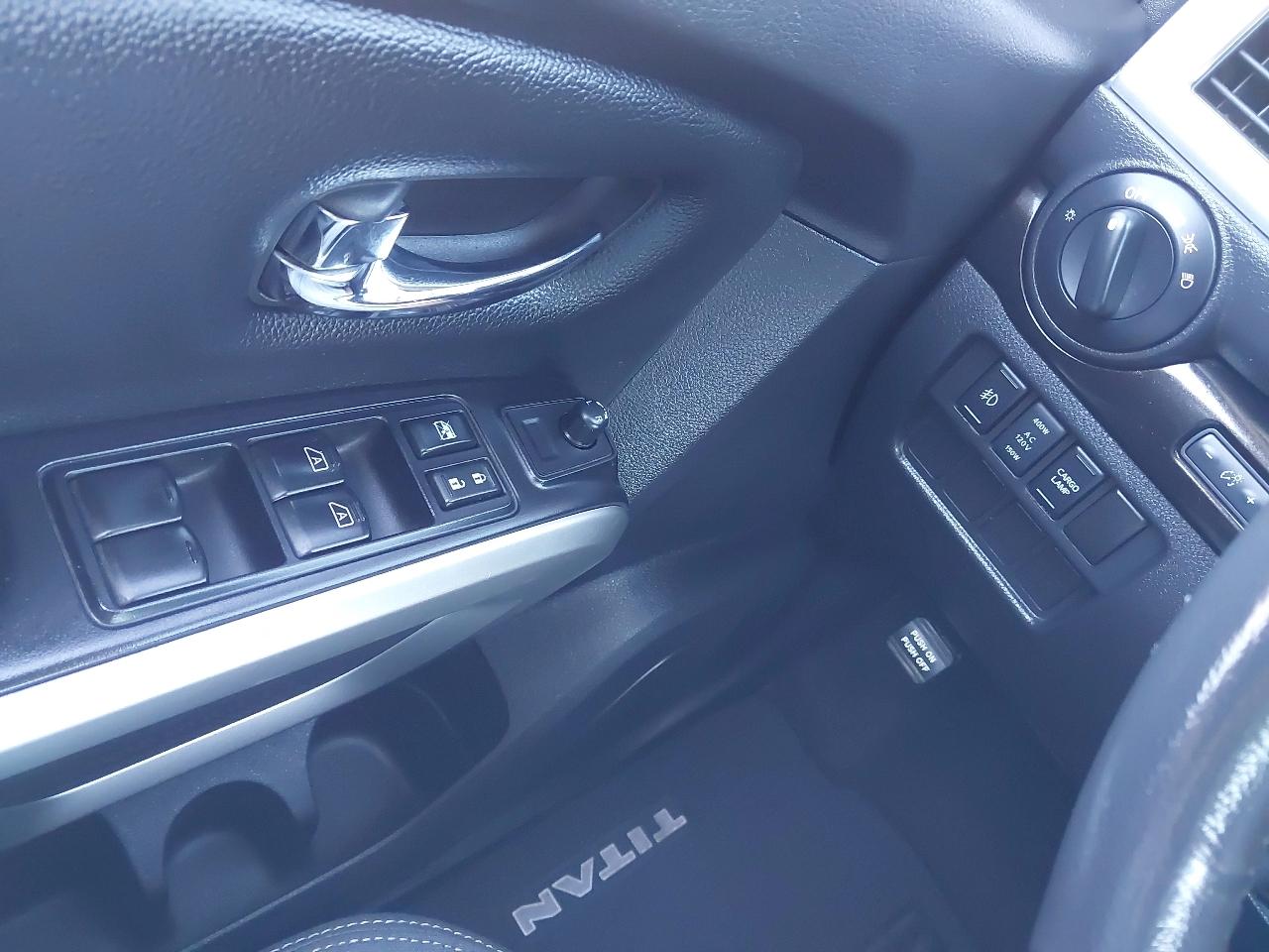 Nissan Titan 4x4 Crew Cab SV 2017