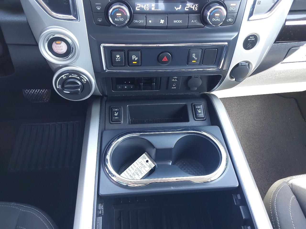 Nissan Titan 4x4 Crew Cab SV 2017