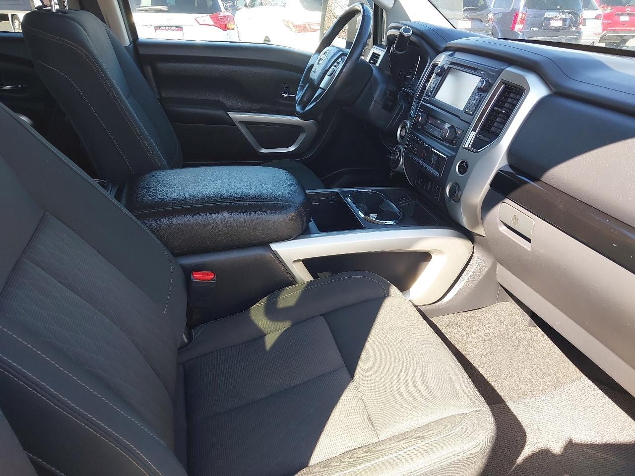 Nissan Titan 4x4 Crew Cab SV 2017