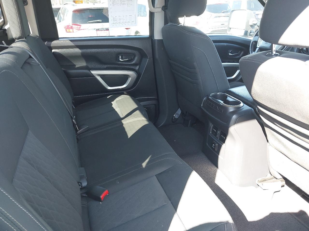 Nissan Titan 4x4 Crew Cab SV 2017