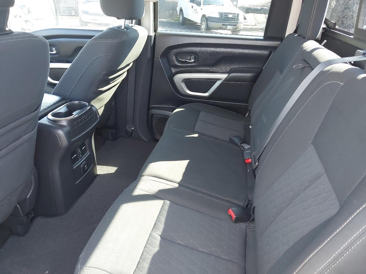 Nissan Titan 4x4 Crew Cab SV 2017