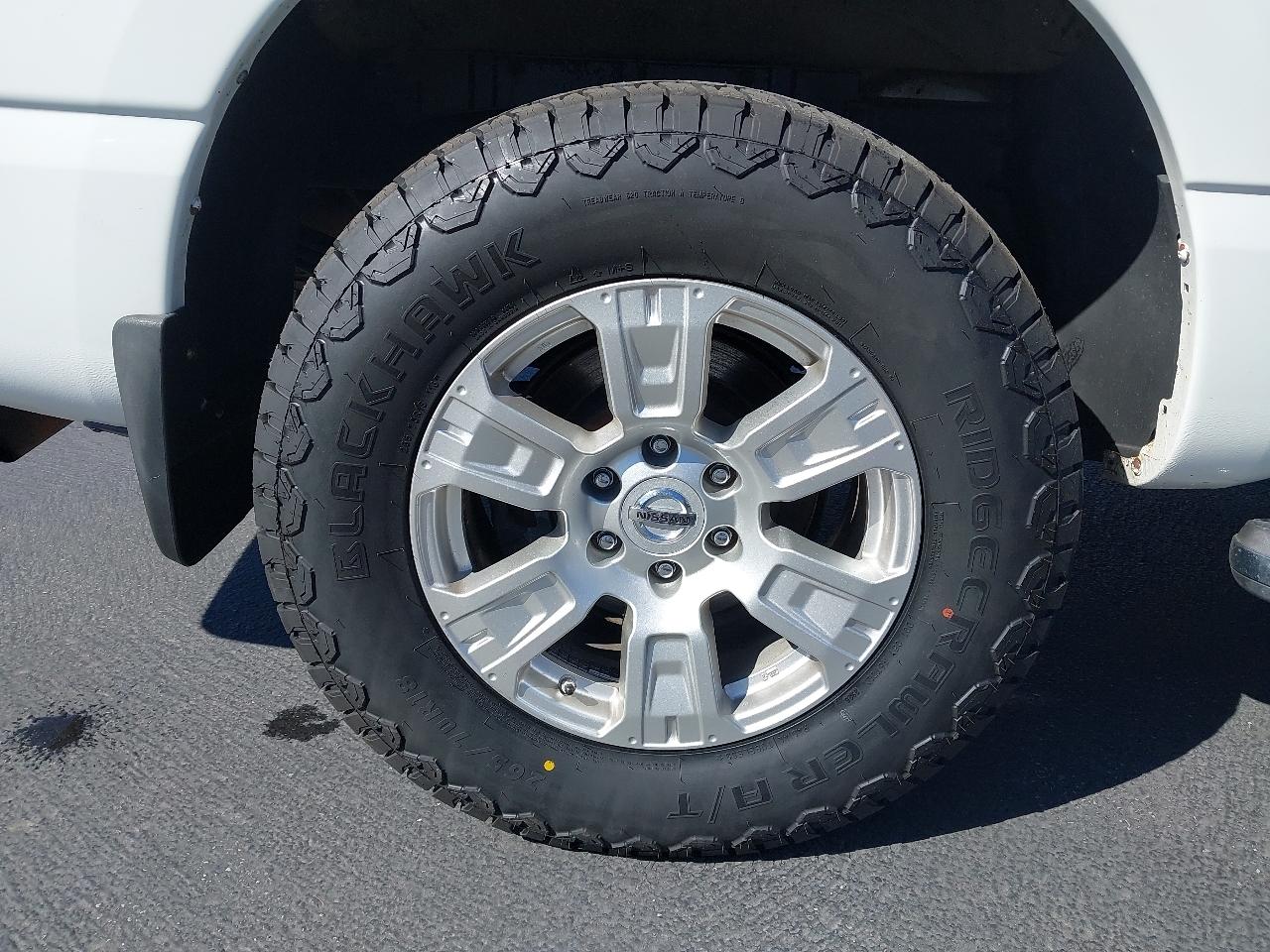 Nissan Titan 4x4 Crew Cab SV 2017