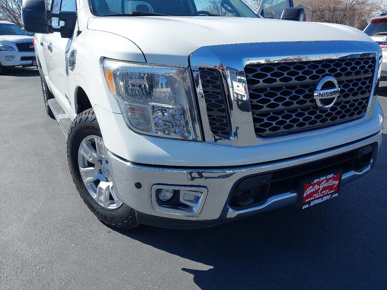 Nissan Titan 4x4 Crew Cab SV 2017