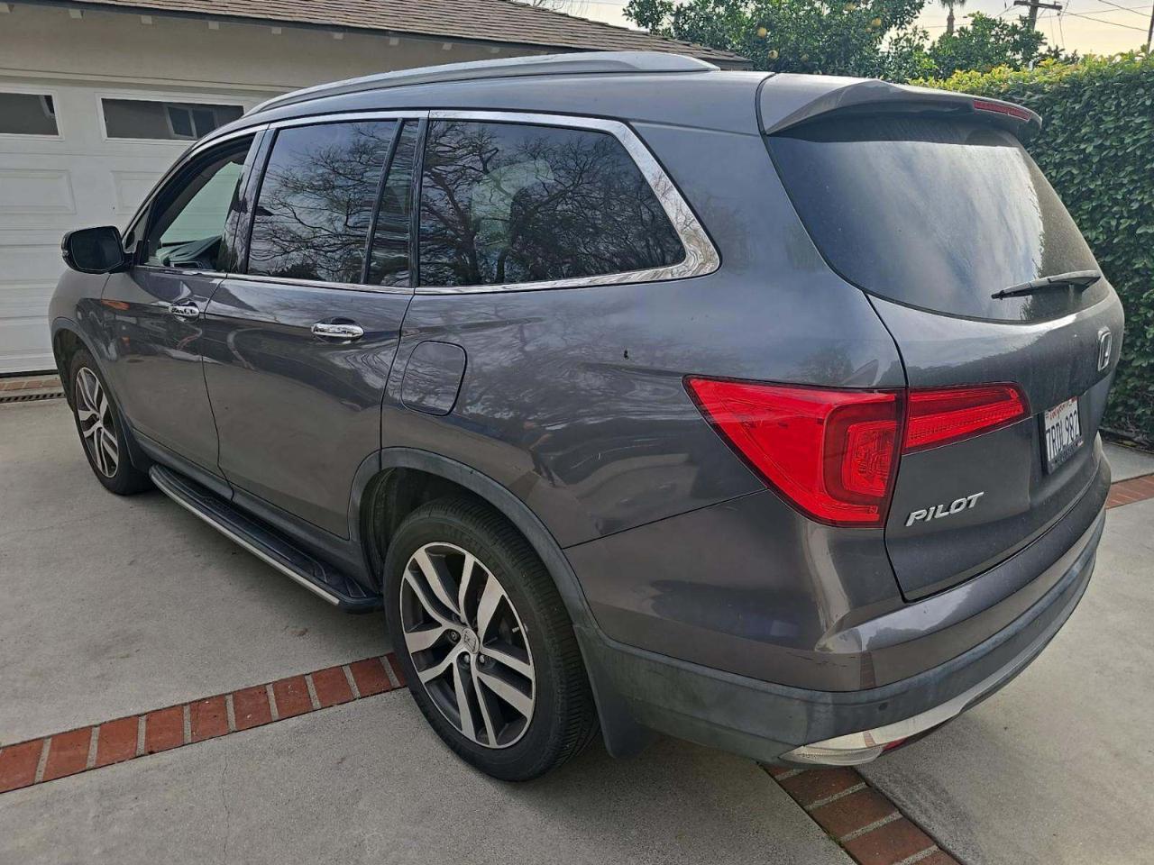 Honda Pilot AWD 4dr Elite w/RES & Navi 2016