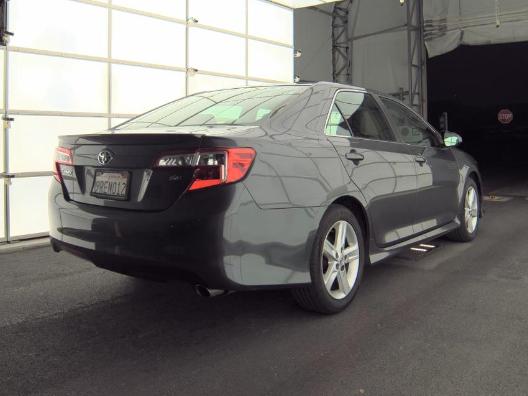 Toyota Camry 4dr Sdn I4 Auto SE (Natl) 2013
