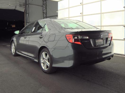 Toyota Camry 4dr Sdn I4 Auto SE (Natl) 2013
