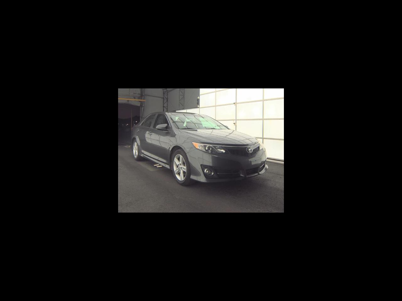 Toyota Camry 4dr Sdn I4 Auto SE (Natl) 2013