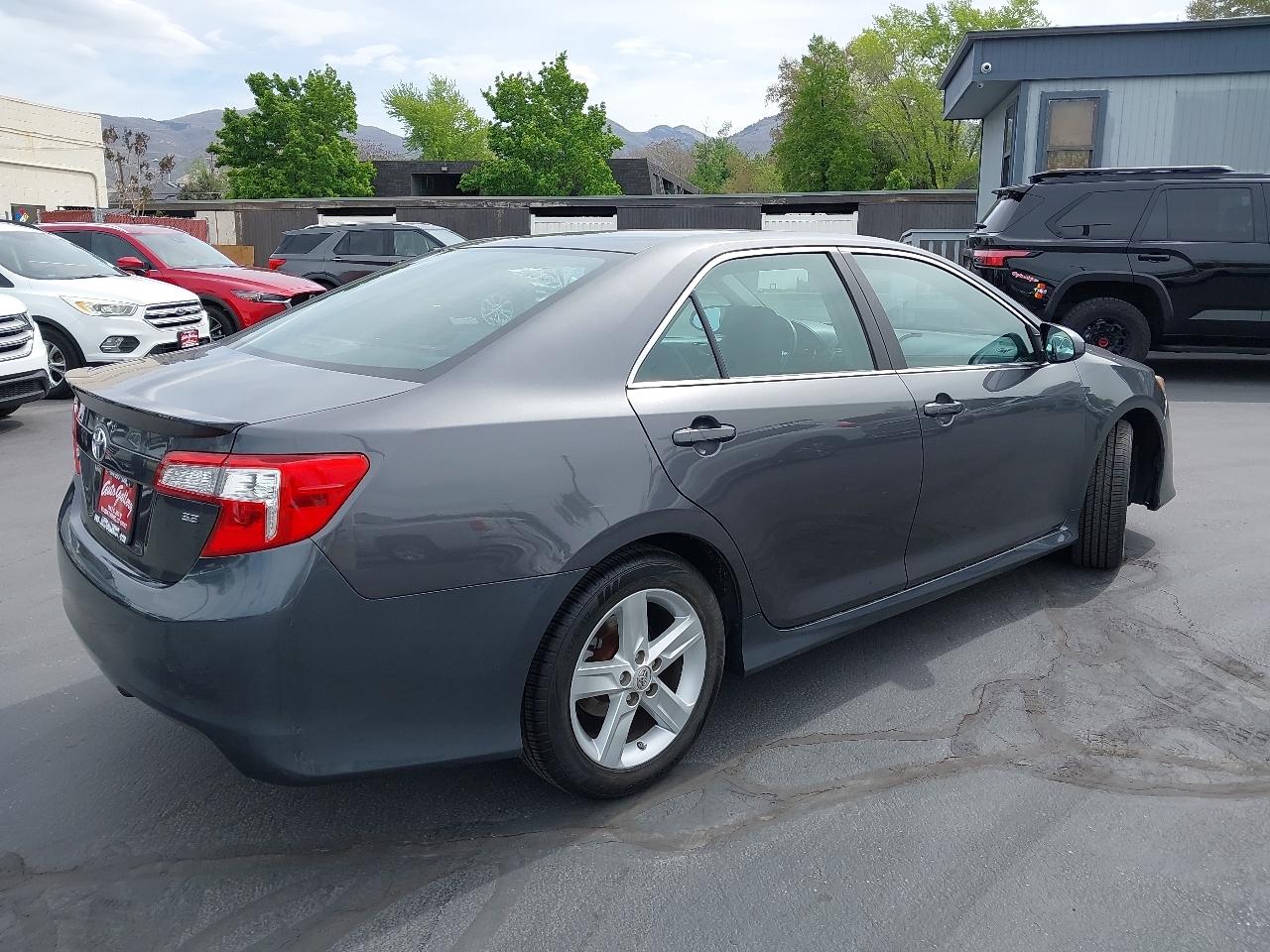 Toyota Camry 4dr Sdn I4 Auto SE (Natl) 2013