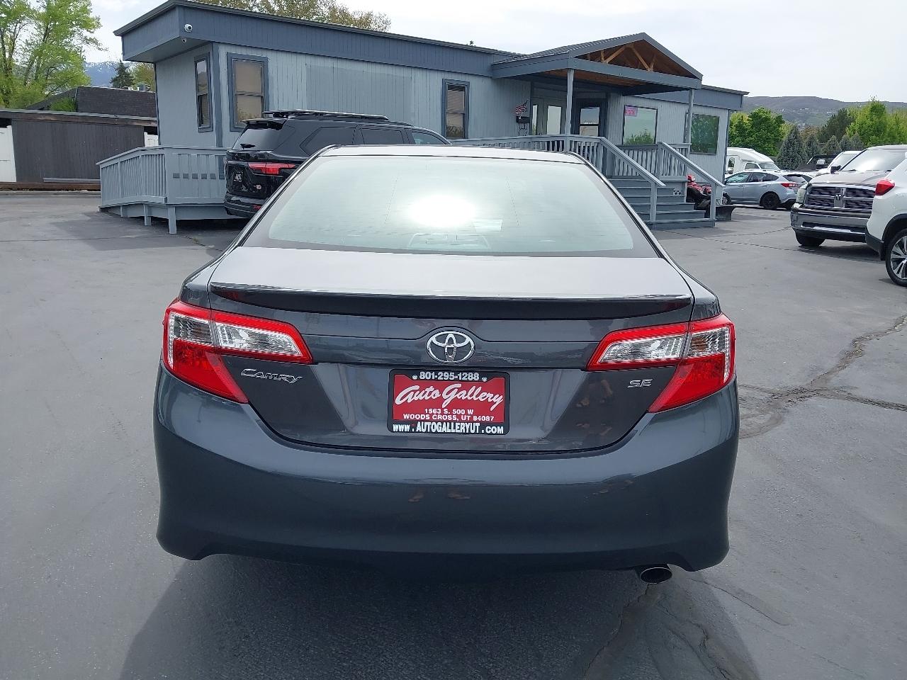 Toyota Camry 4dr Sdn I4 Auto SE (Natl) 2013