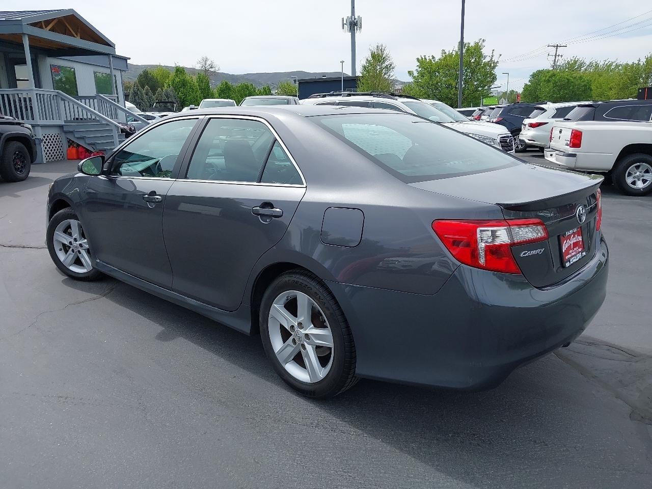 Toyota Camry 4dr Sdn I4 Auto SE (Natl) 2013
