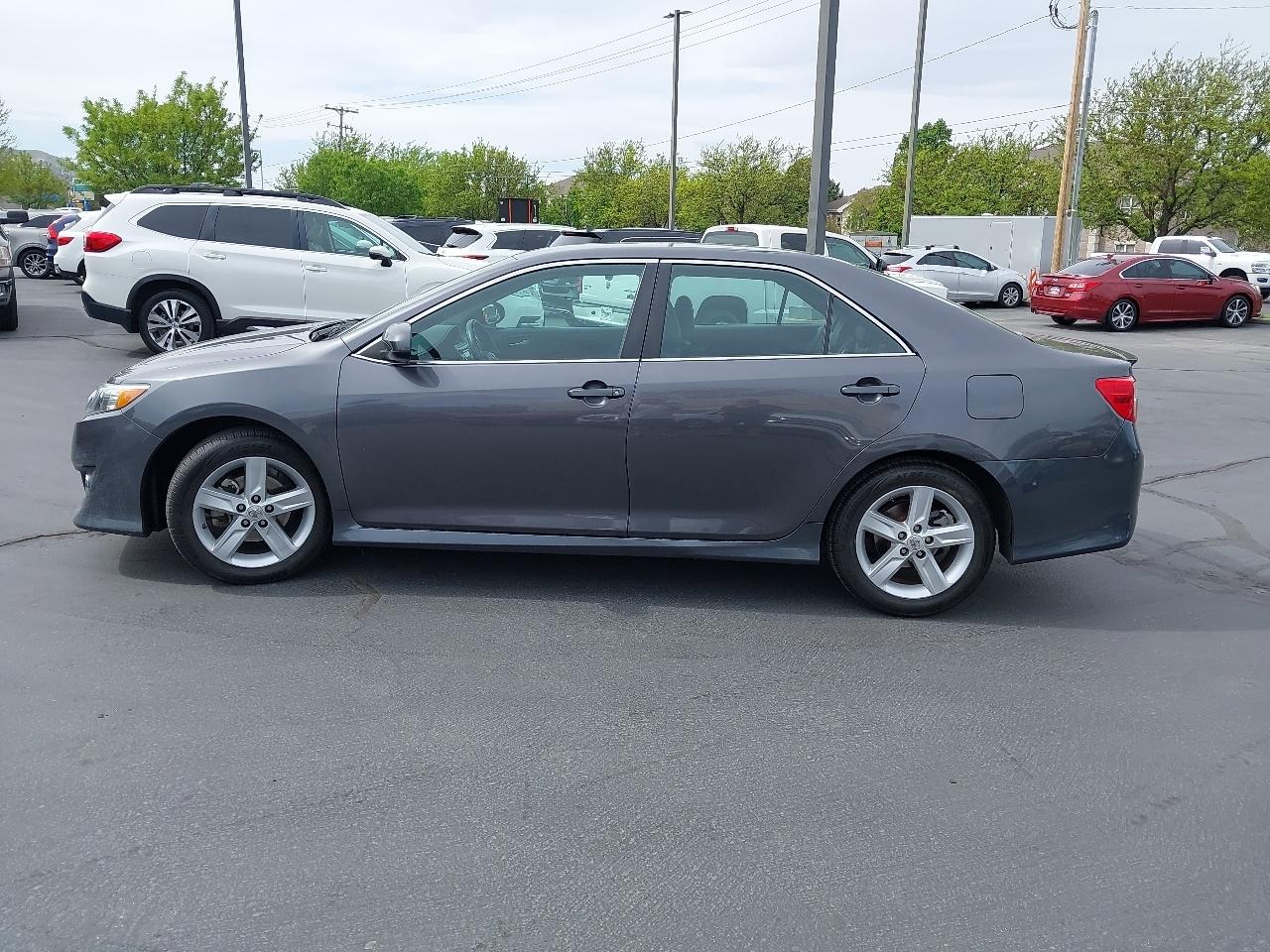 Toyota Camry 4dr Sdn I4 Auto SE (Natl) 2013