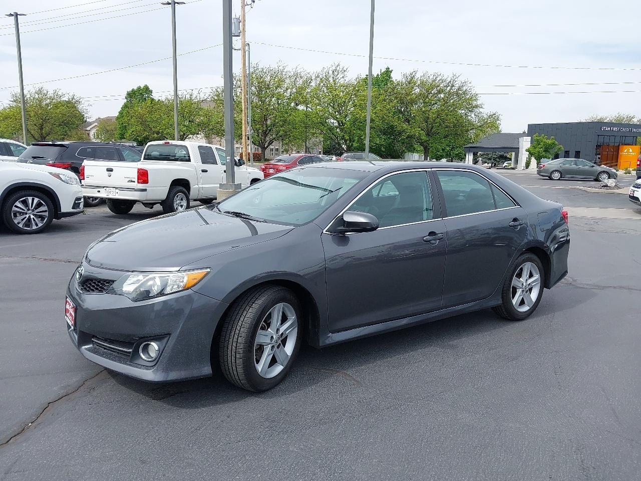 Toyota Camry 4dr Sdn I4 Auto SE (Natl) 2013