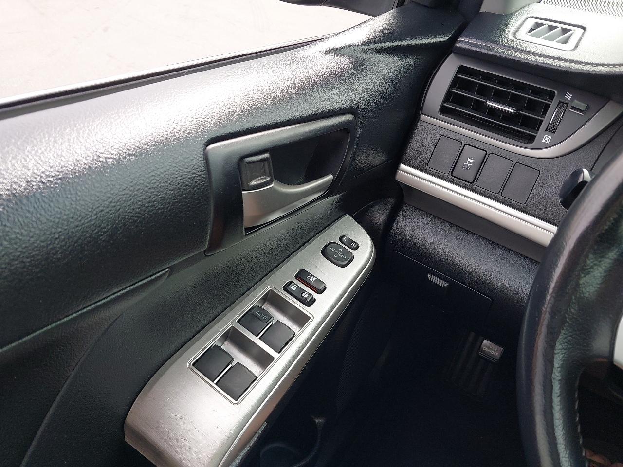 Toyota Camry 4dr Sdn I4 Auto SE (Natl) 2013