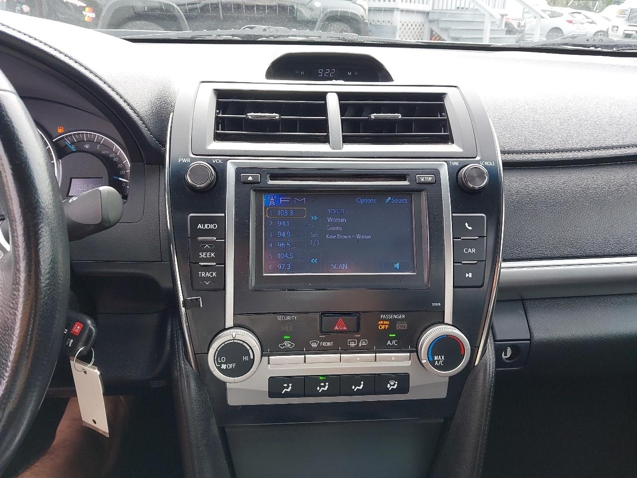 Toyota Camry 4dr Sdn I4 Auto SE (Natl) 2013