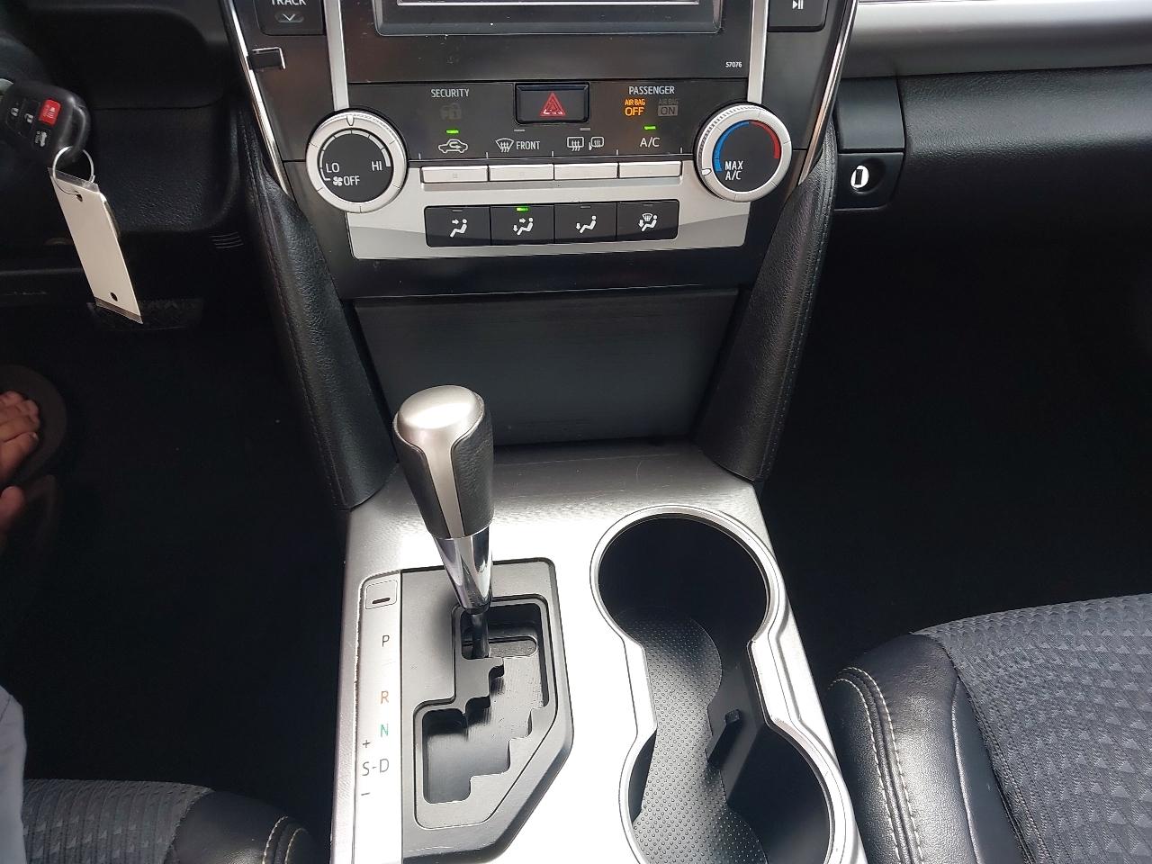 Toyota Camry 4dr Sdn I4 Auto SE (Natl) 2013