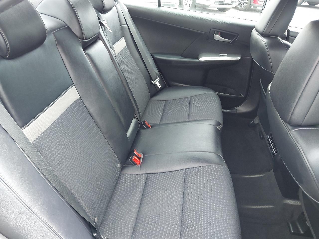 Toyota Camry 4dr Sdn I4 Auto SE (Natl) 2013