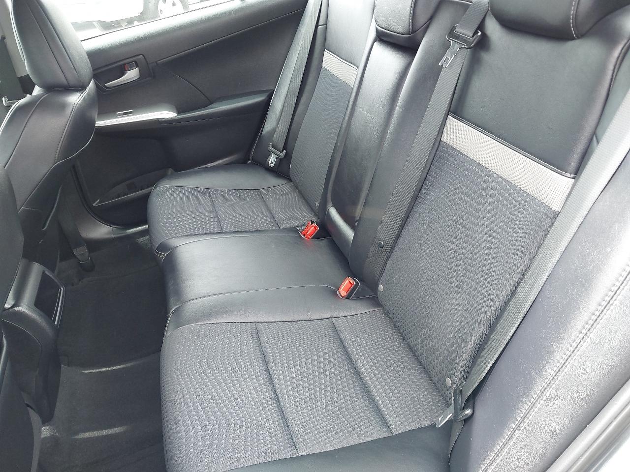 Toyota Camry 4dr Sdn I4 Auto SE (Natl) 2013