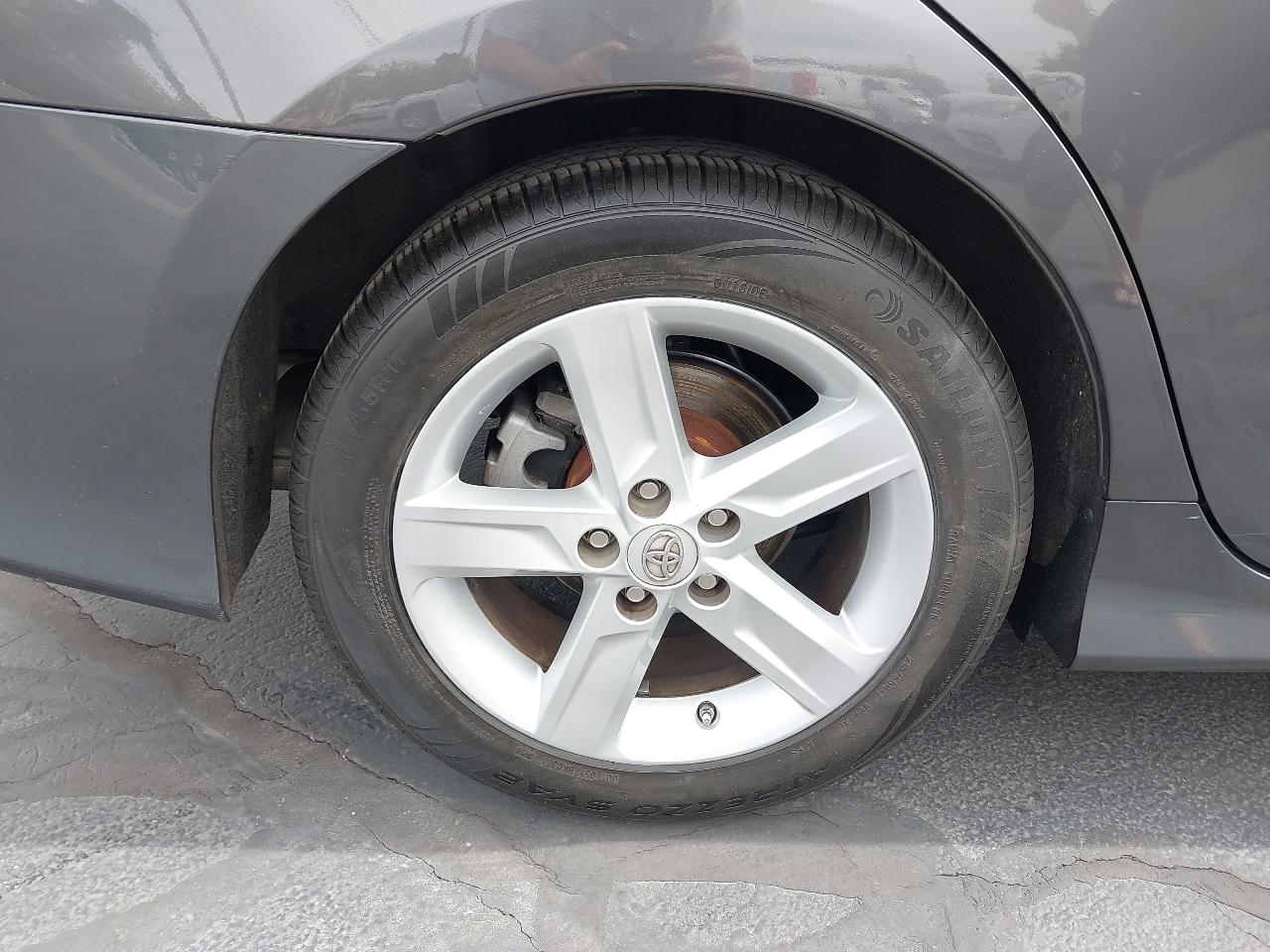 Toyota Camry 4dr Sdn I4 Auto SE (Natl) 2013