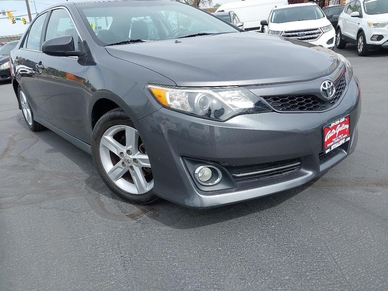 Toyota Camry 4dr Sdn I4 Auto SE (Natl) 2013