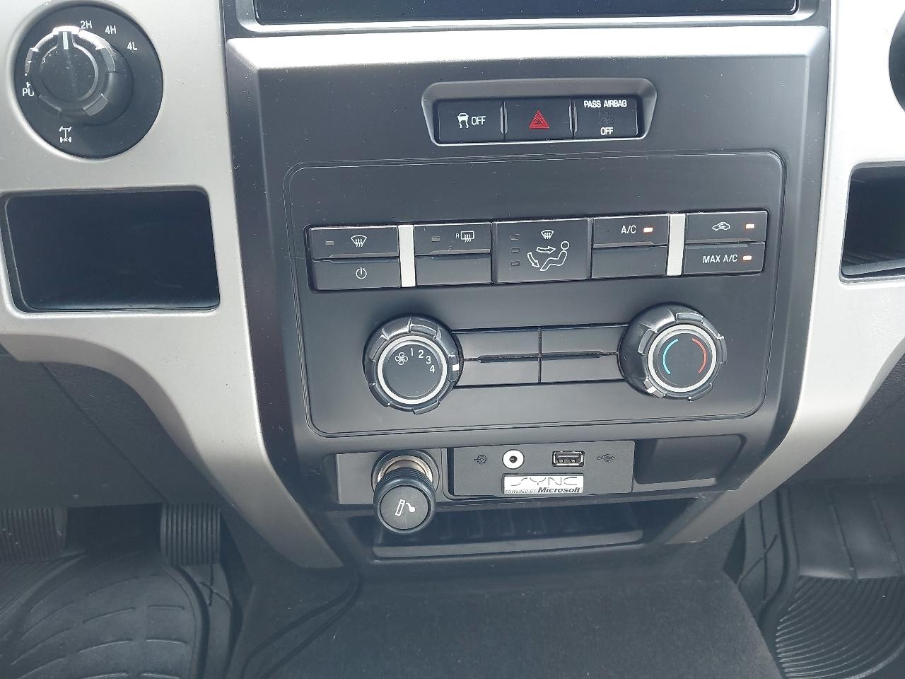 Ford F-150 4WD SuperCrew 145" XLT 2012
