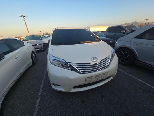 Toyota Sienna XLE Premium AWD 7-Passenger (Natl) 2017