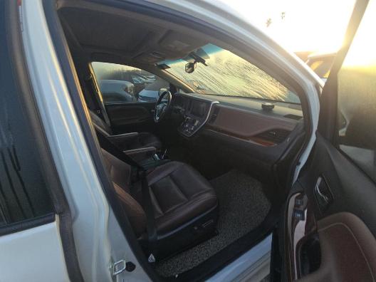 Toyota Sienna XLE Premium AWD 7-Passenger (Natl) 2017