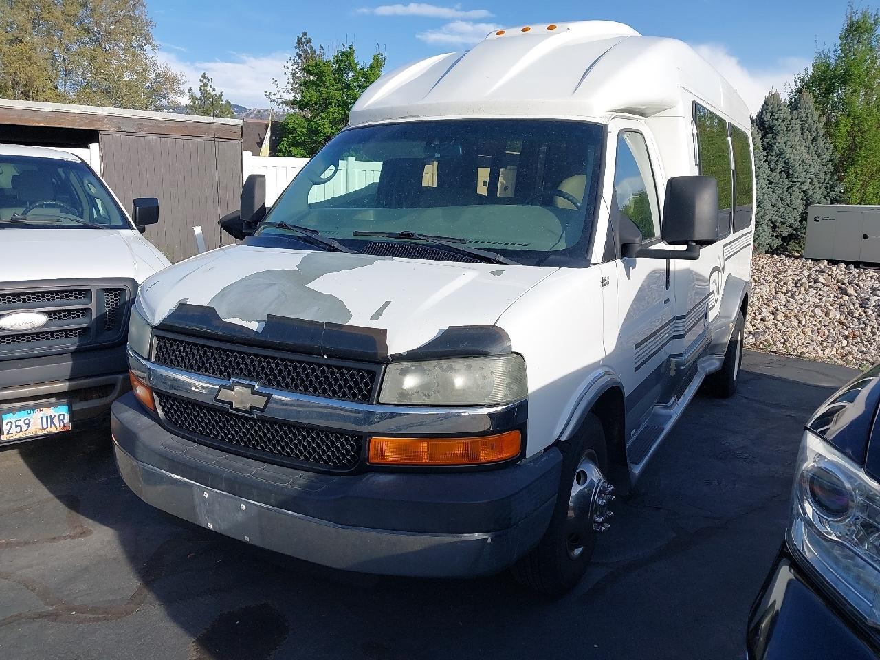 Chevrolet Express Commercial Cutaway 139" WB C7L DRW 2006