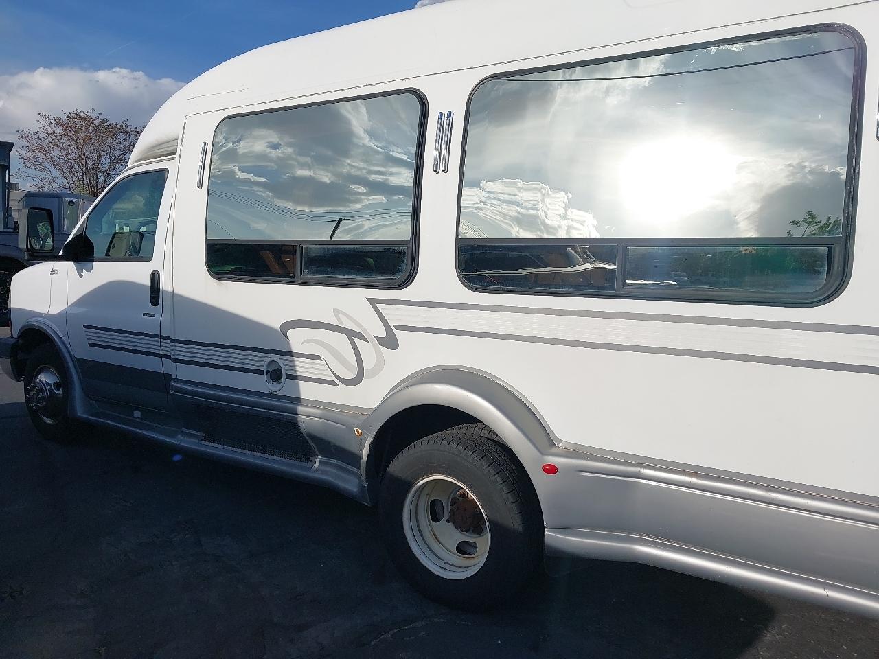 Chevrolet Express Commercial Cutaway 139" WB C7L DRW 2006