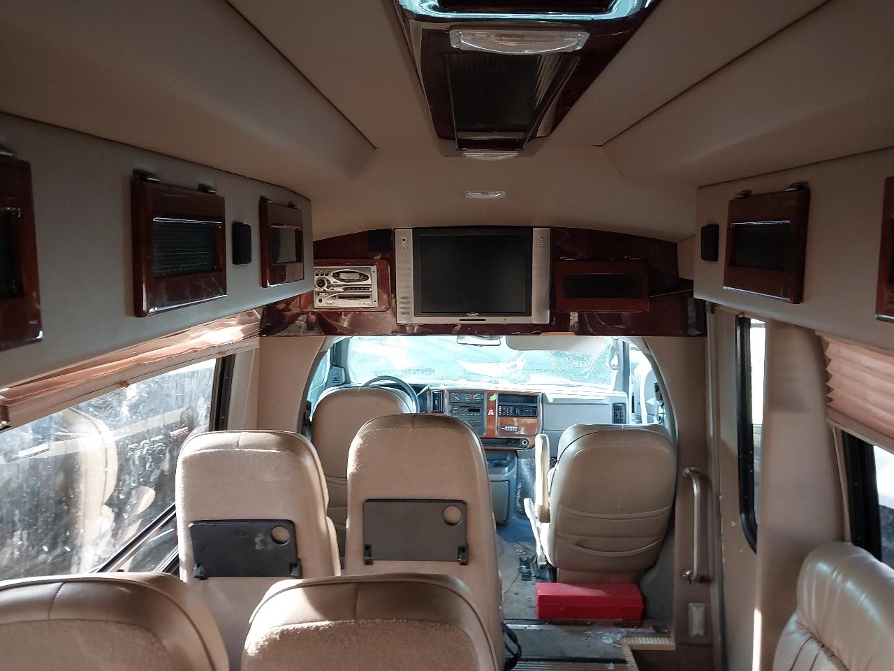 Chevrolet Express Commercial Cutaway 139" WB C7L DRW 2006