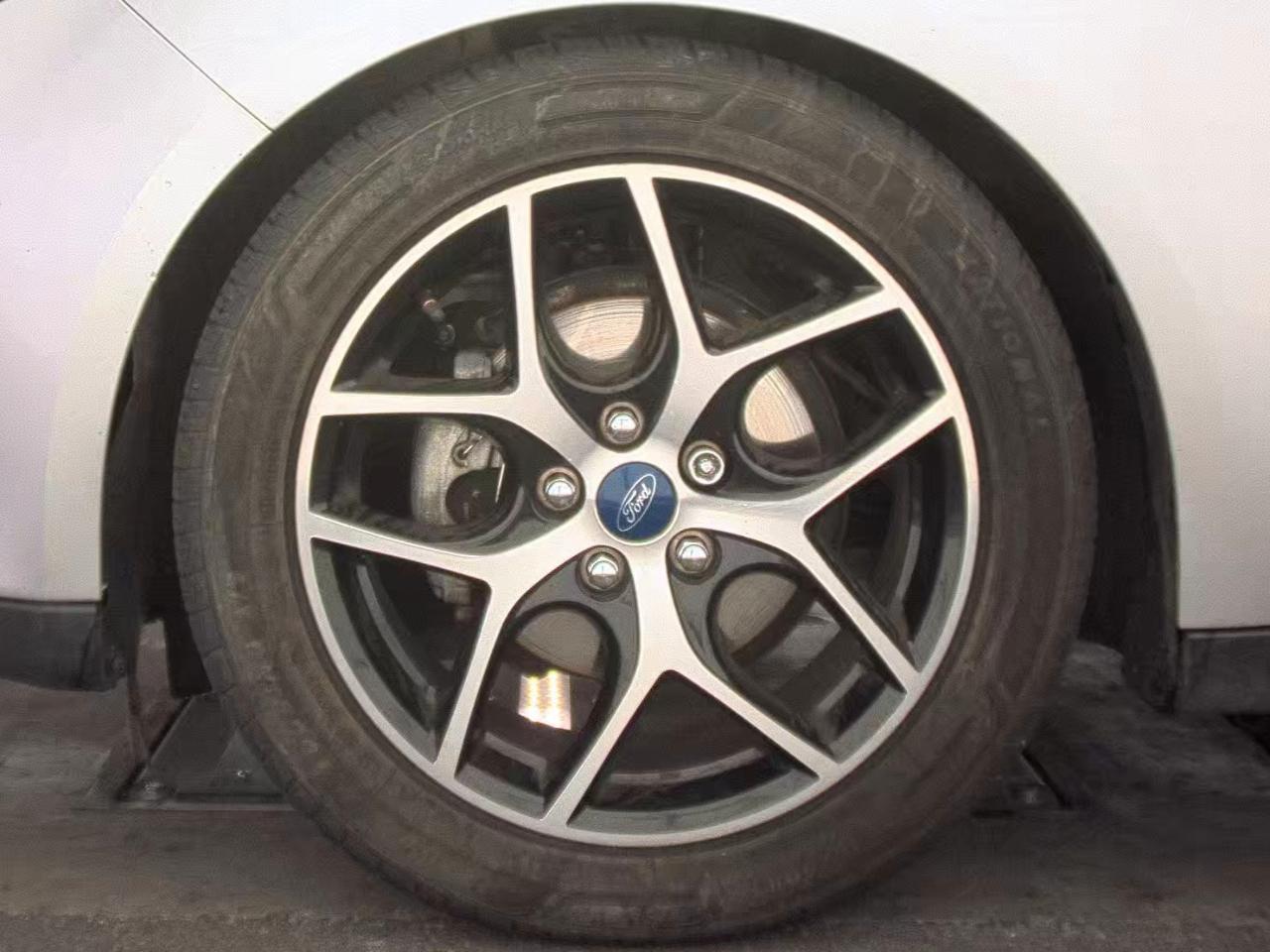 Ford Focus SEL Hatch 2018