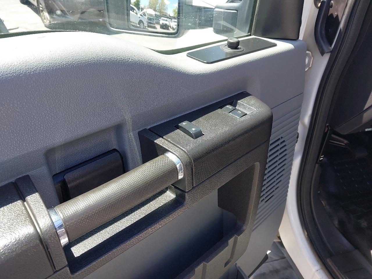 Ford Super Duty F-250 SRW 4WD Reg Cab 137" XLT 2012