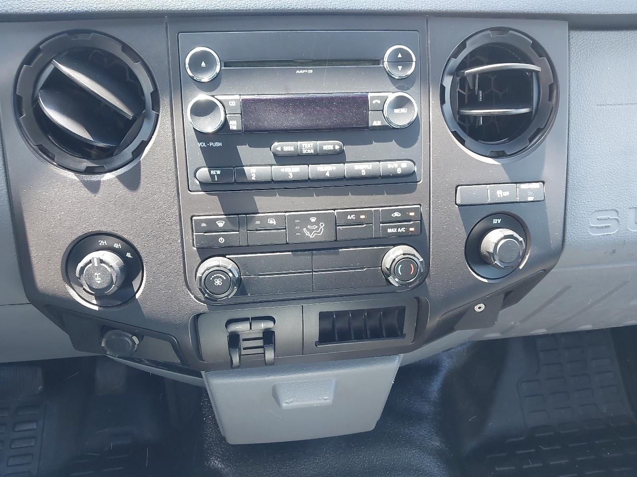 Ford Super Duty F-250 SRW 4WD Reg Cab 137" XLT 2012