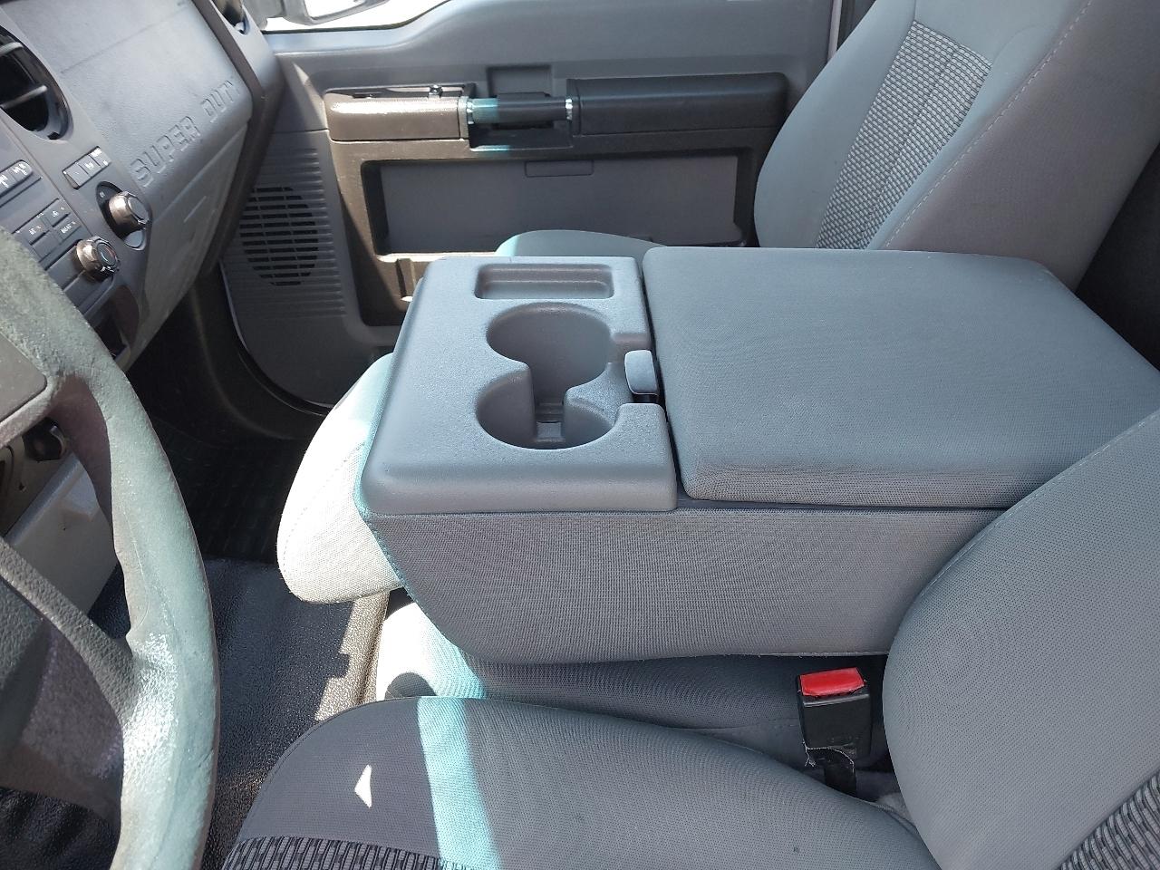 Ford Super Duty F-250 SRW 4WD Reg Cab 137" XLT 2012