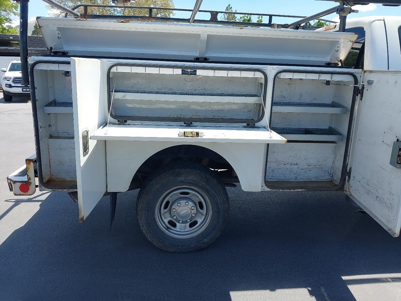 Ford Super Duty F-250 SRW 4WD Reg Cab 137" XLT 2012
