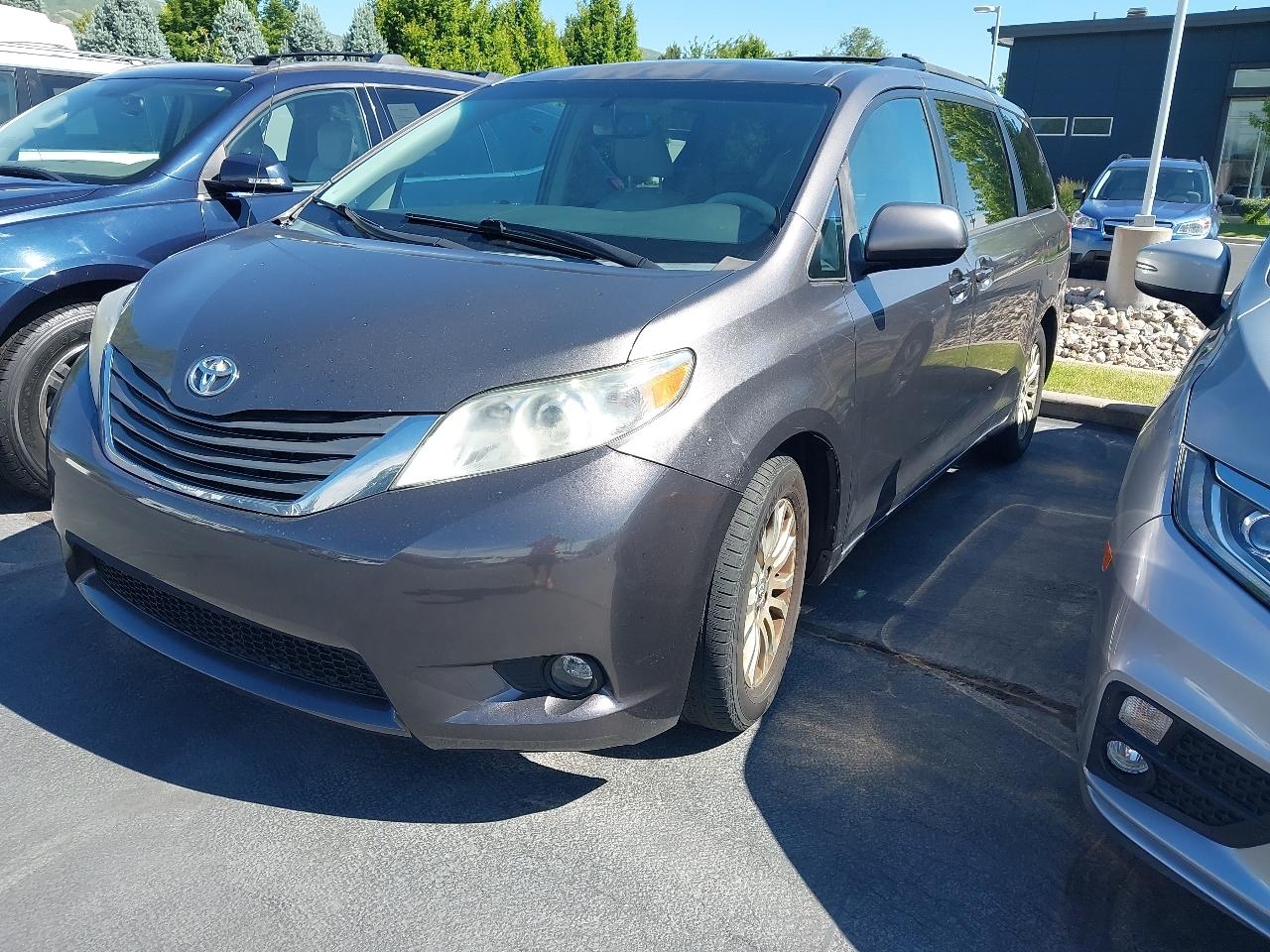 Toyota Sienna 5dr 7-Pass Van V6 XLE AAS FWD (Natl) 2013