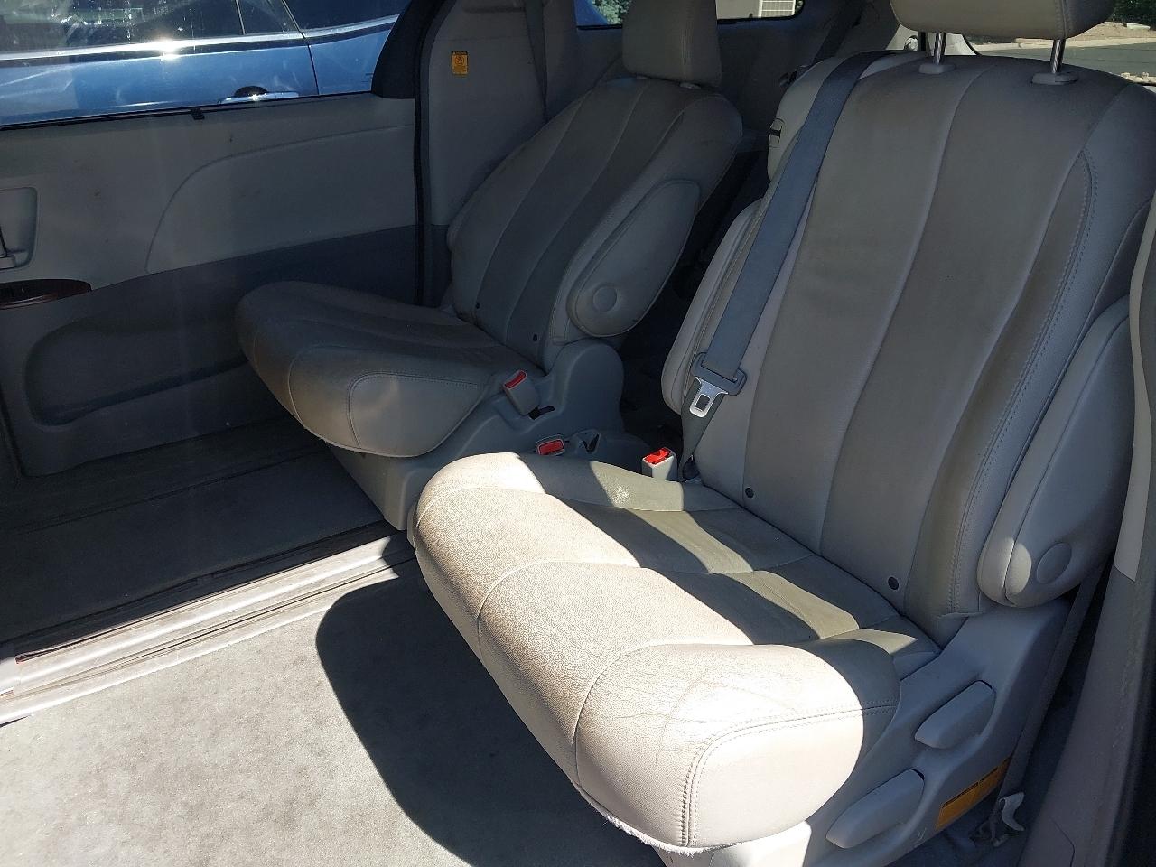 Toyota Sienna 5dr 7-Pass Van V6 XLE AAS FWD (Natl) 2013