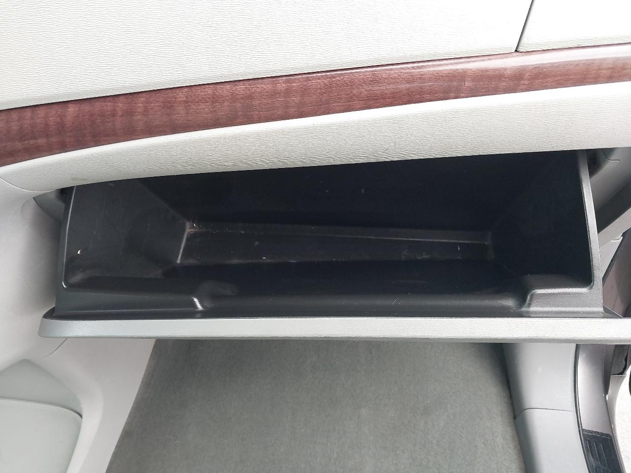 Toyota Sienna 5dr 7-Pass Van V6 XLE AAS FWD (Natl) 2013