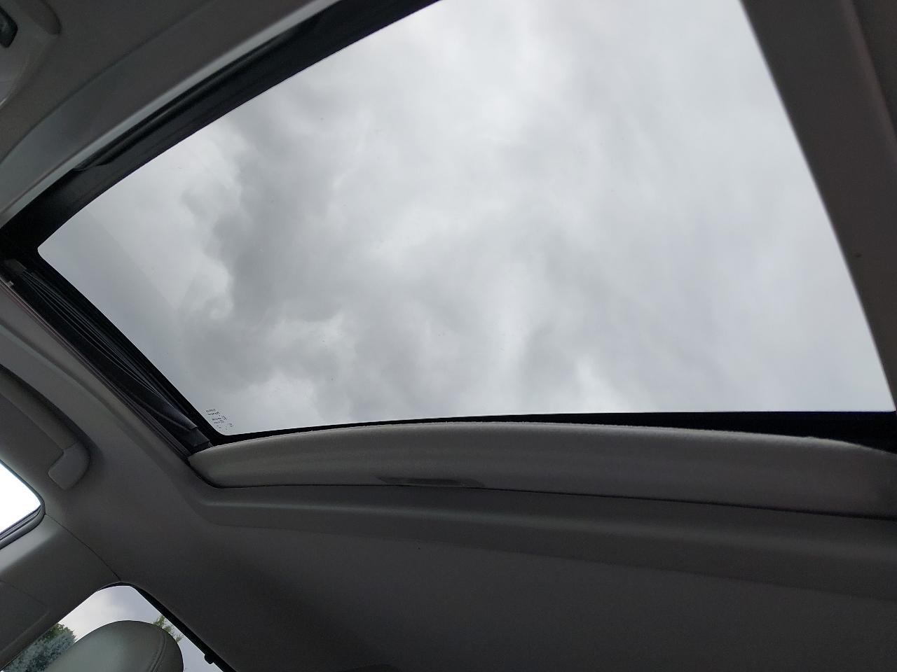 Toyota Sienna 5dr 7-Pass Van V6 XLE AAS FWD (Natl) 2013