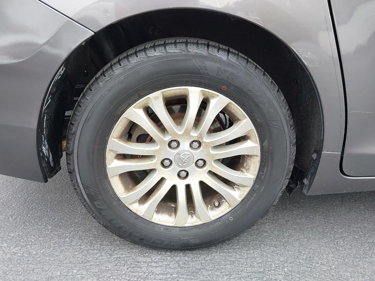 Toyota Sienna 5dr 7-Pass Van V6 XLE AAS FWD (Natl) 2013