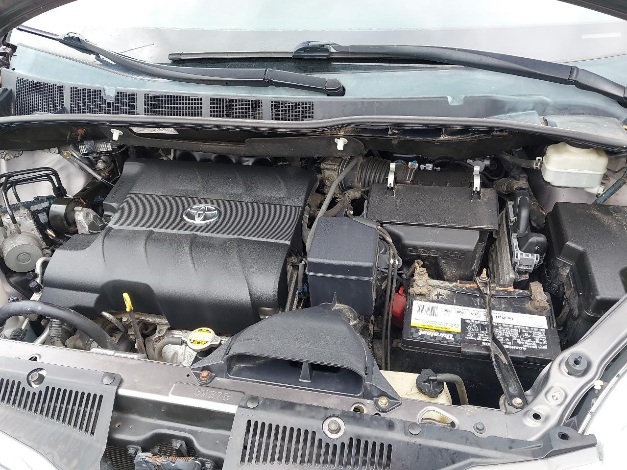 Toyota Sienna 5dr 7-Pass Van V6 XLE AAS FWD (Natl) 2013